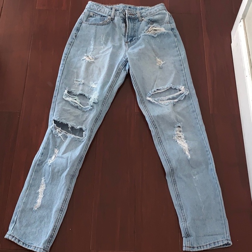 Forever 21 ripped boyfriend jeans